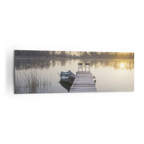 Obraz na płótnie - Pomost nad jeziorem o poranku z łódką i krzesłami - 160x50cm - Wrócę za jakiś czas - Nowoczesna dekoracja ścienna do salonu i sypialni ARTTOR