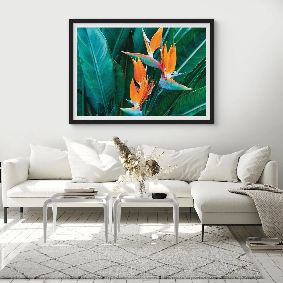 Plakat w czarnej ramie - Egzotyczne kwiaty strelicji otoczone zielonymi liśćmi - 70x50cm - Czy to kwiat, czy to ptak? - Nowoczesna dekoracja ścienna do salonu i sypialni ARTTOR