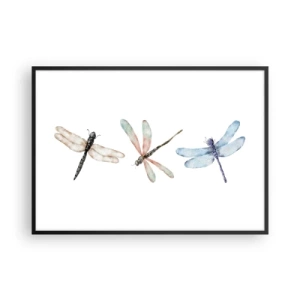 Plakat w czarnej ramie - Trzy ważki w delikatnych pastelowych barwach - 100x70cm - Ważki nieważkie - Nowoczesna dekoracja ścienna do salonu i sypialni ARTTOR