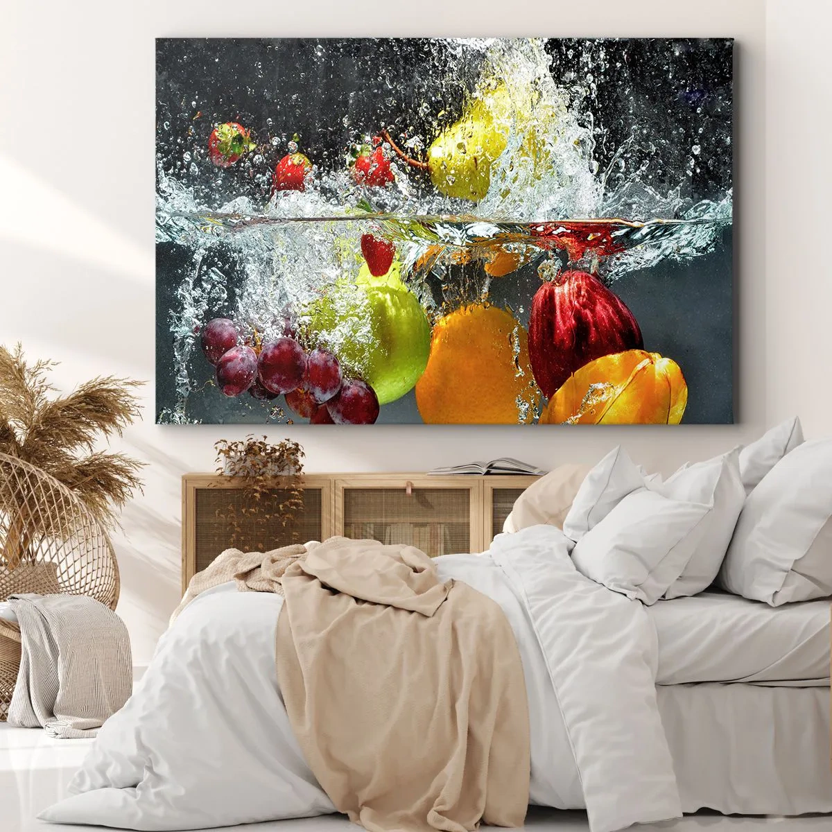 Obraz na płótnie - Kolorowe owoce w wodzie podczas dynamicznego zanurzenia - 70x50cm - Owocowe orzeźwienie - Nowoczesna dekoracja ścienna do salonu i sypialni ARTTOR