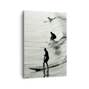 Obraz na płótnie - Trzech surferów łapie fale na oceanie w dynamicznej scenie - 50x70cm - Na spotkanie fali - Nowoczesna dekoracja ścienna do salonu, kuchni i sypialni ARTTOR