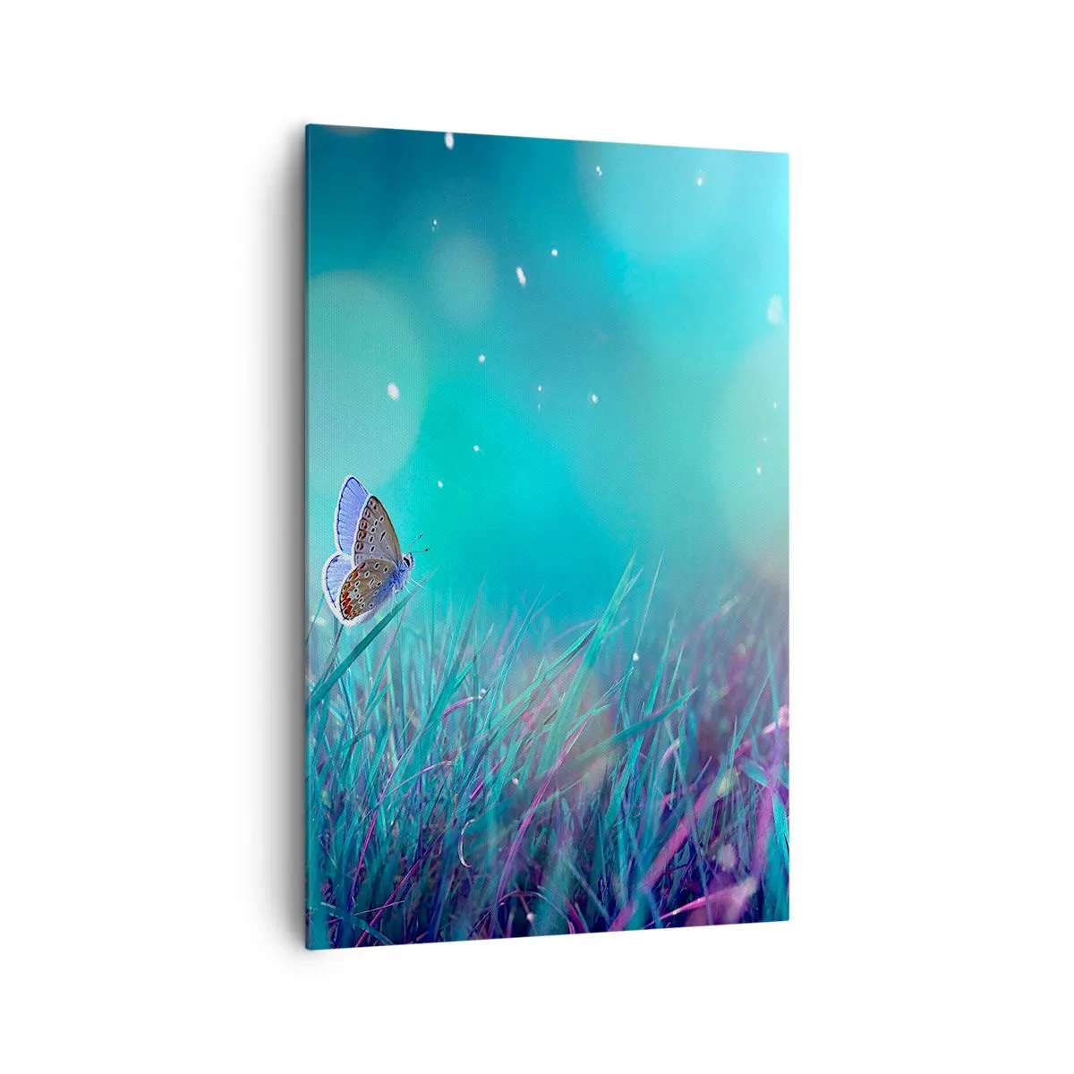 Obraz na płótnie - Motyl na trawie w świetle rozmytych refleksów - 80x120cm - Sekretne życie łąki - Nowoczesna dekoracja ścienna do salonu i sypialni ARTTOR