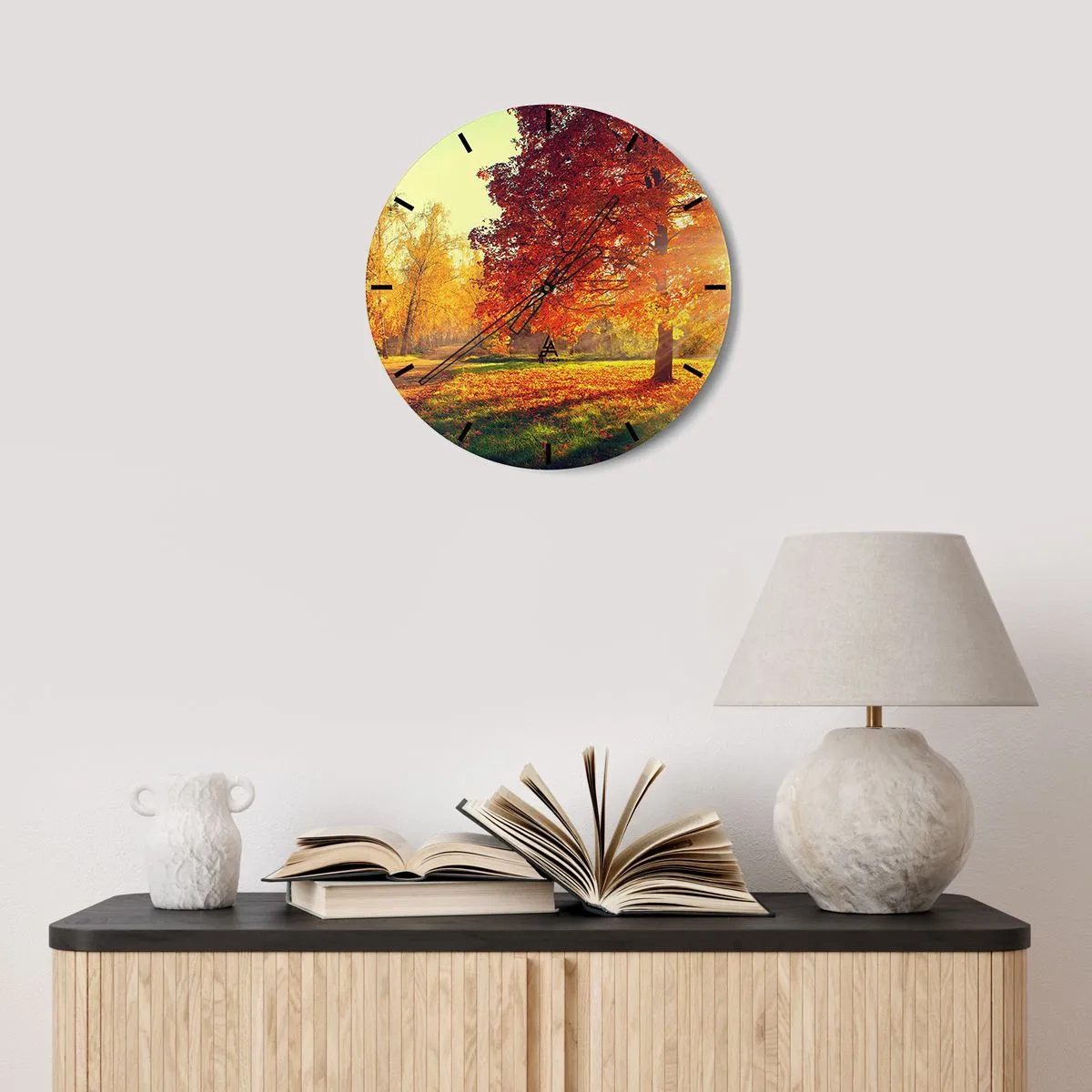 Zegar ścienny - Jesienny krajobraz z drzewem o czerwonych liściach w parku - 30x30cm - Rude jest piękne - Nowoczesna dekoracja ścienna do salonu, kuchni i sypialni ARTTOR