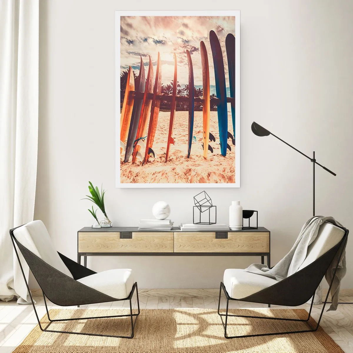 Plakat - Kolorowe deski surfingowe na tle plaży i palm - 50x70cm - Dobranoc, do jutra - Nowoczesna dekoracja ścienna do salonu, kuchni i sypialni ARTTOR