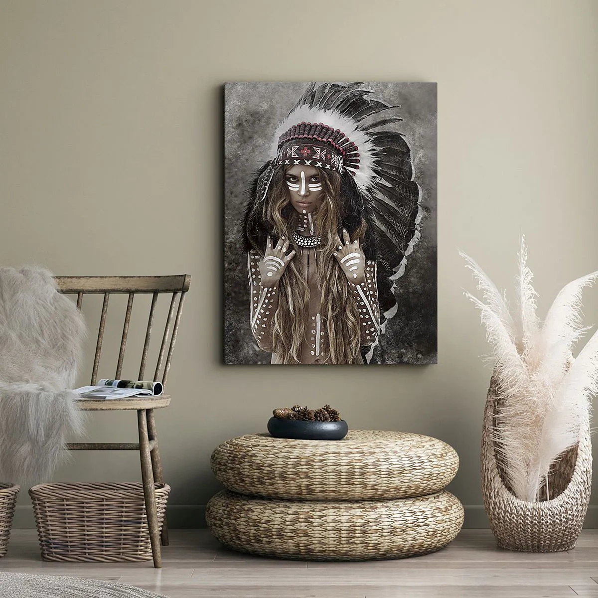 Obraz na płótnie - Portret kobiety w tradycyjnym pióropuszu i malowaniu plemiennym - 50x70cm - Tajemnica siły plemienia - Nowoczesna dekoracja ścienna do salonu, kuchni i sypialni ARTTOR