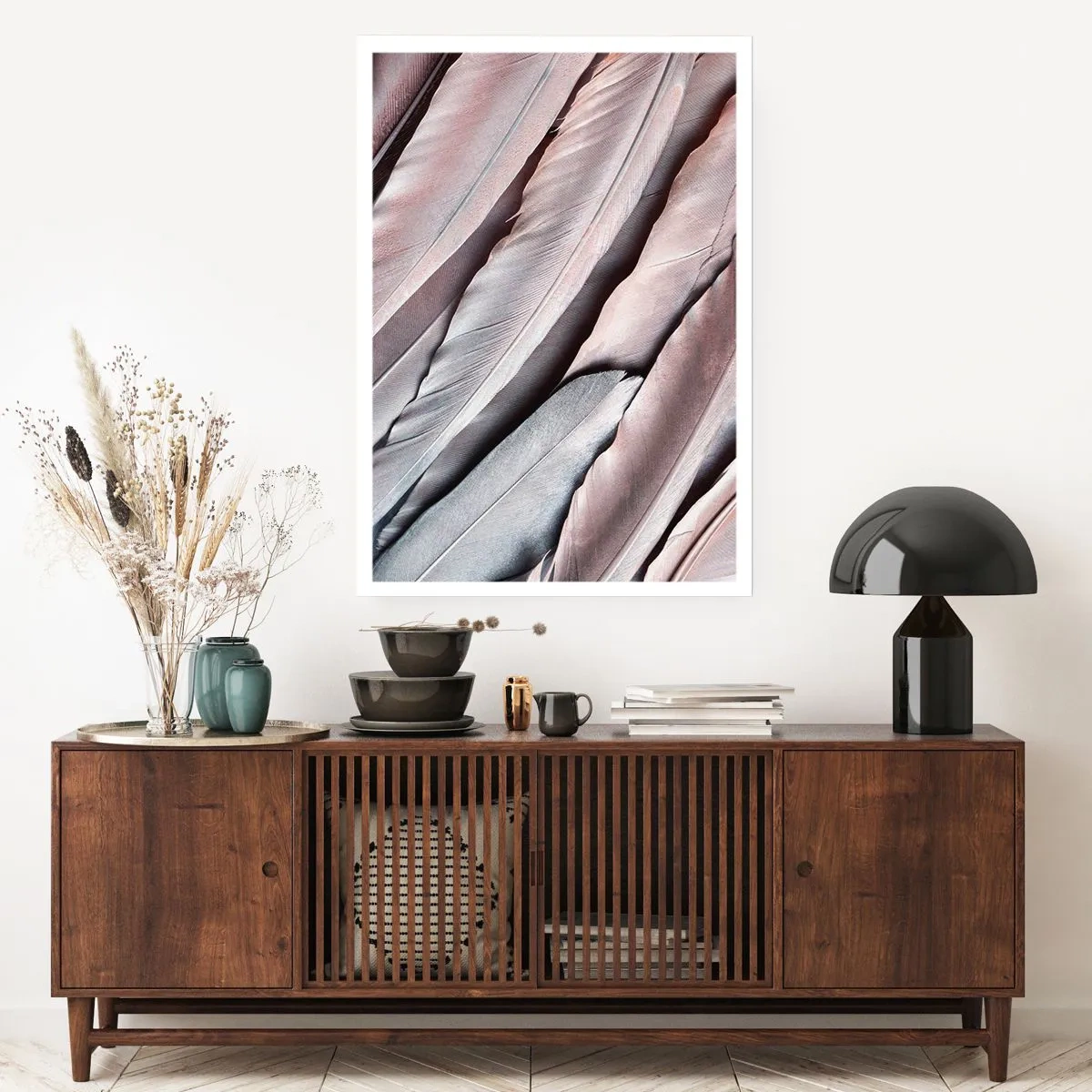 Plakat - Zbliżenie na delikatne, pastelowe pióra - 50x70cm - W różowej srebrzystości - Nowoczesna dekoracja ścienna do salonu, kuchni i sypialni ARTTOR