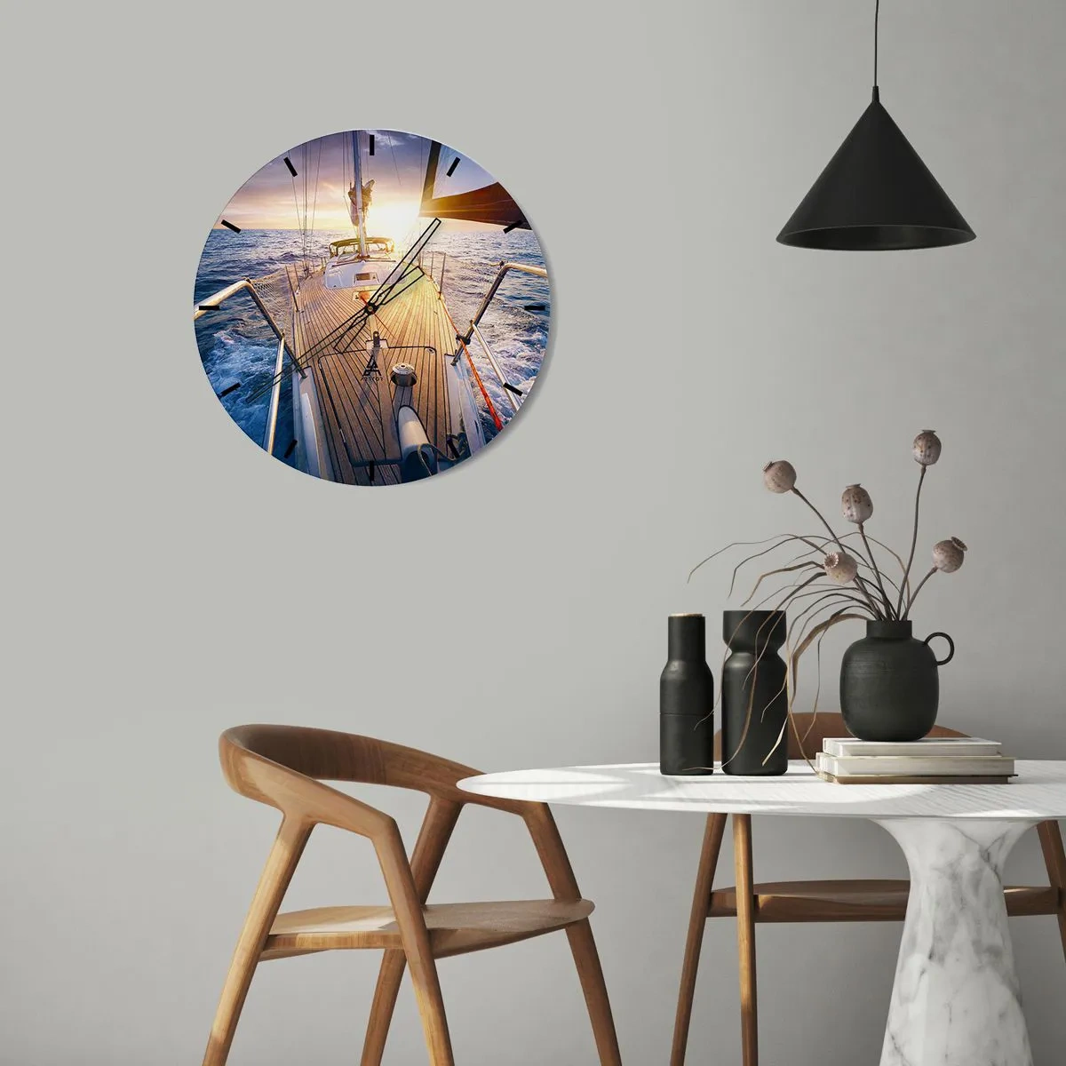 Zegar ścienny - Biegnąca po falach - 30x30 cm