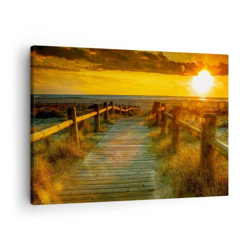 Obraz na płótnie - Drewniana ścieżka prowadząca na plażę w blasku zachodzącego słońca - 70x50cm - Skąpane w starym złocie - Nowoczesna dekoracja ścienna do salonu i sypialni ARTTOR