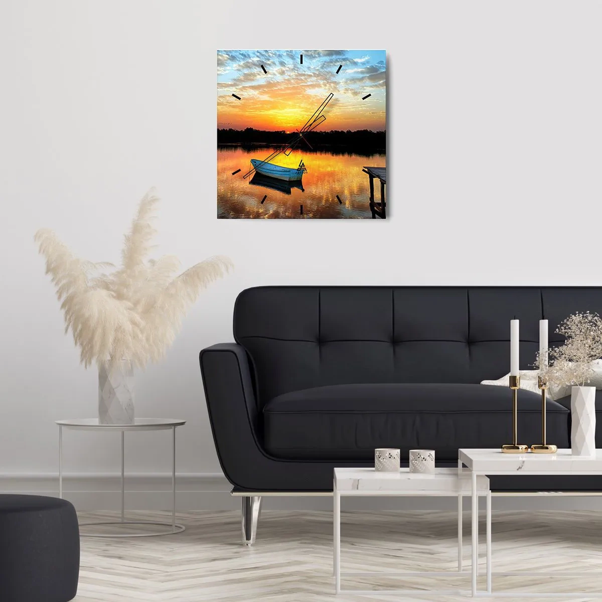 Zegar ścienny - Łódź na spokojnym jeziorze podczas zachodu słońca - 30x30cm - Patrz, słuchaj, medytuj - Nowoczesna dekoracja ścienna do salonu i sypialni ARTTOR