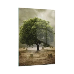 Obraz na szkle - Zielone drzewo otoczone pniami na tle ponurego nieba - 50x70cm - Cała nadzieja - Nowoczesna dekoracja ścienna do salonu, kuchni i sypialni ARTTOR