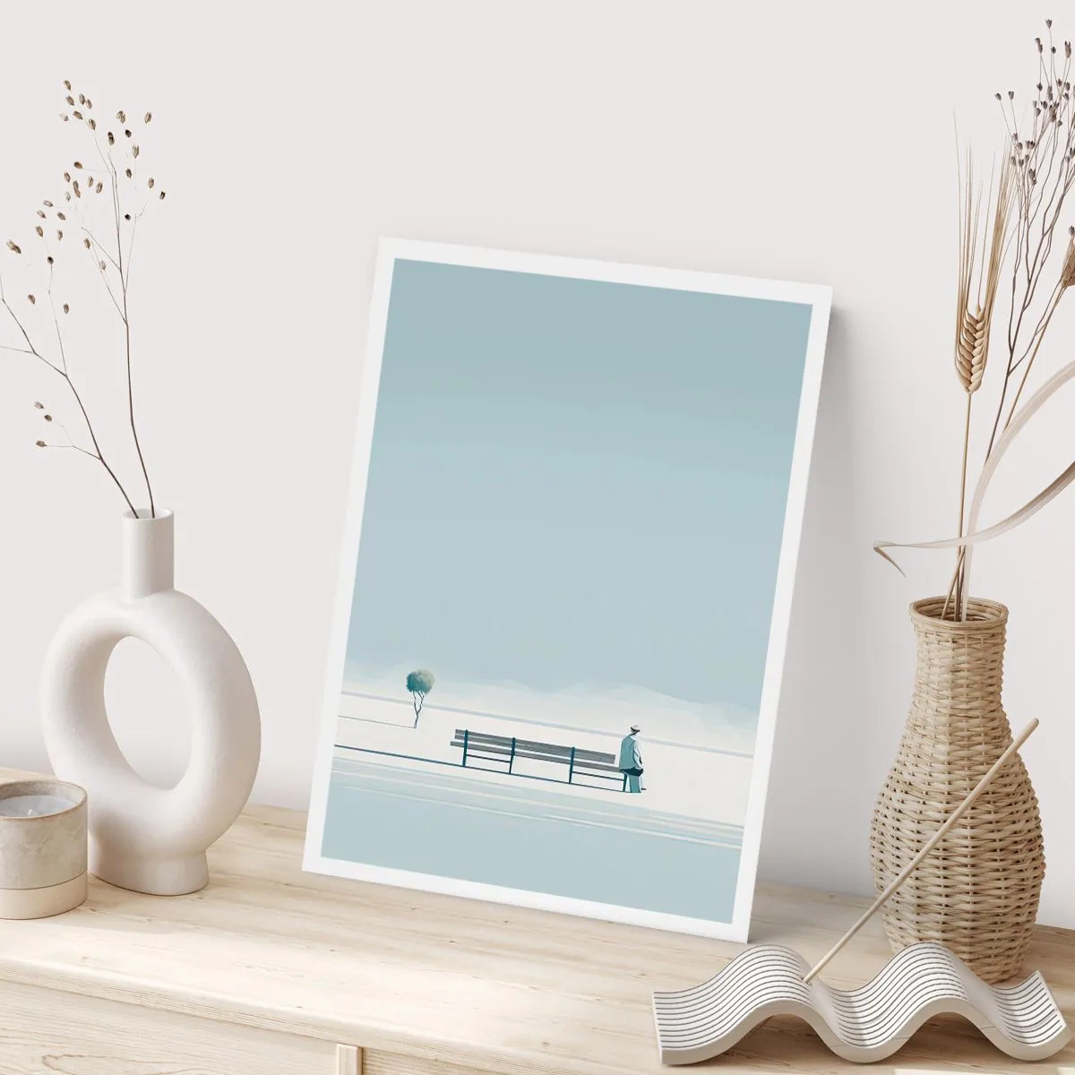 Plakat - Osoba siedząca na ławce w minimalistycznym, spokojnym krajobrazie - 50x70cm - Tak, czekam. - Nowoczesna dekoracja ścienna do salonu, kuchni i sypialni ARTTOR