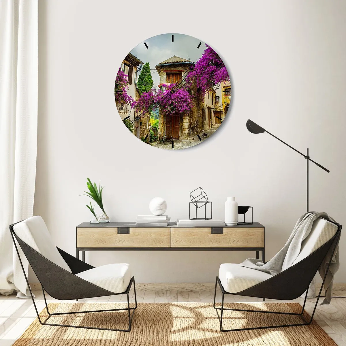Zegar ścienny - Tarcza zegara z motywem uliczki z domem otulonym fioletowymi kwiatami - 30x30cm - Pod kwietnym baldachimem - Nowoczesna dekoracja ścienna do salonu, kuchni i sypialni ARTTOR