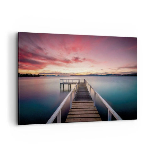 Obraz na płótnie - Pomost prowadzący na spokojne jezioro o zachodzie słońca - 120x80cm - Łagodny płomień wieczoru - Nowoczesna dekoracja ścienna do salonu, kuchni i sypialni ARTTOR