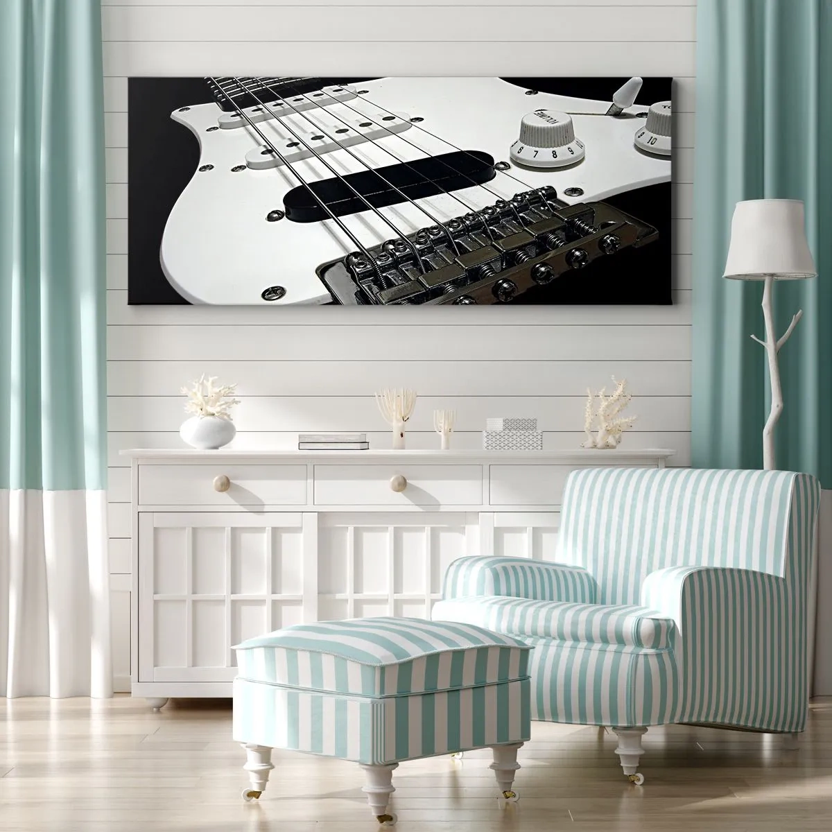 Obraz na płótnie - Biała gitara elektryczna w zbliżeniu na czarnym tle. - 160x50cm - Ukryty w bieli dźwięk - Nowoczesna dekoracja ścienna do salonu i sypialni ARTTOR