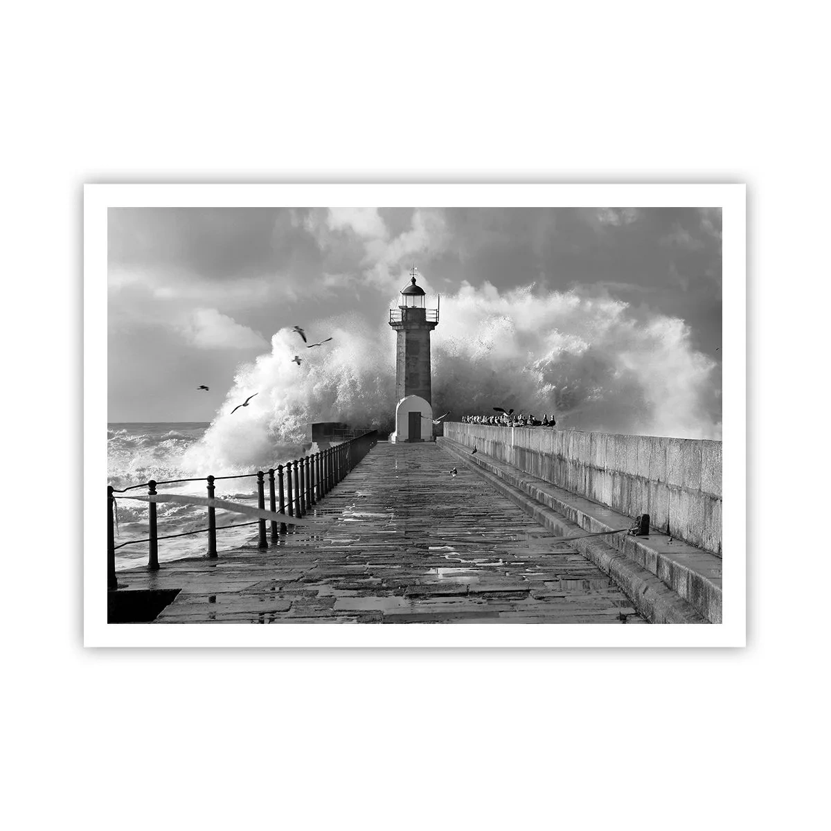 Plakat - Latarnia morska otoczona przez fale podczas sztormu - 100x70cm - Nieustraszona  - Nowoczesna dekoracja ścienna do salonu i sypialni ARTTOR