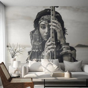 Fototapeta STANDARD ECO - Sama muzyka orientu - Kobieta w orientalnych ozdobach z instrumentem w dłoniach - 100x70cm