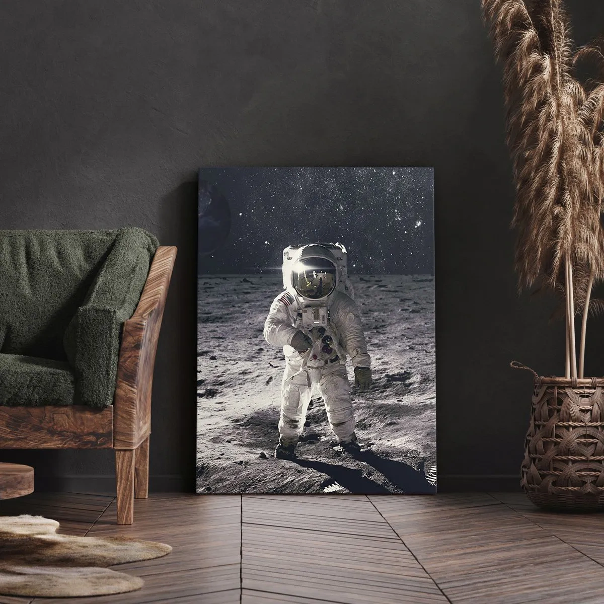 Obraz na płótnie - Astronauta na powierzchni Księżyca z Ziemią w tle - 70x100cm - Pozdrowienia z Księżyca - Nowoczesna dekoracja ścienna do salonu i sypialni ARTTOR
