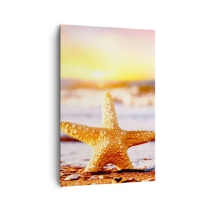 Obraz na płótnie - Rozgwiazda na piaszczystej plaży w blasku zachodzącego słońca - 80x120cm - Morski podarunek - Nowoczesna dekoracja ścienna do salonu i sypialni ARTTOR