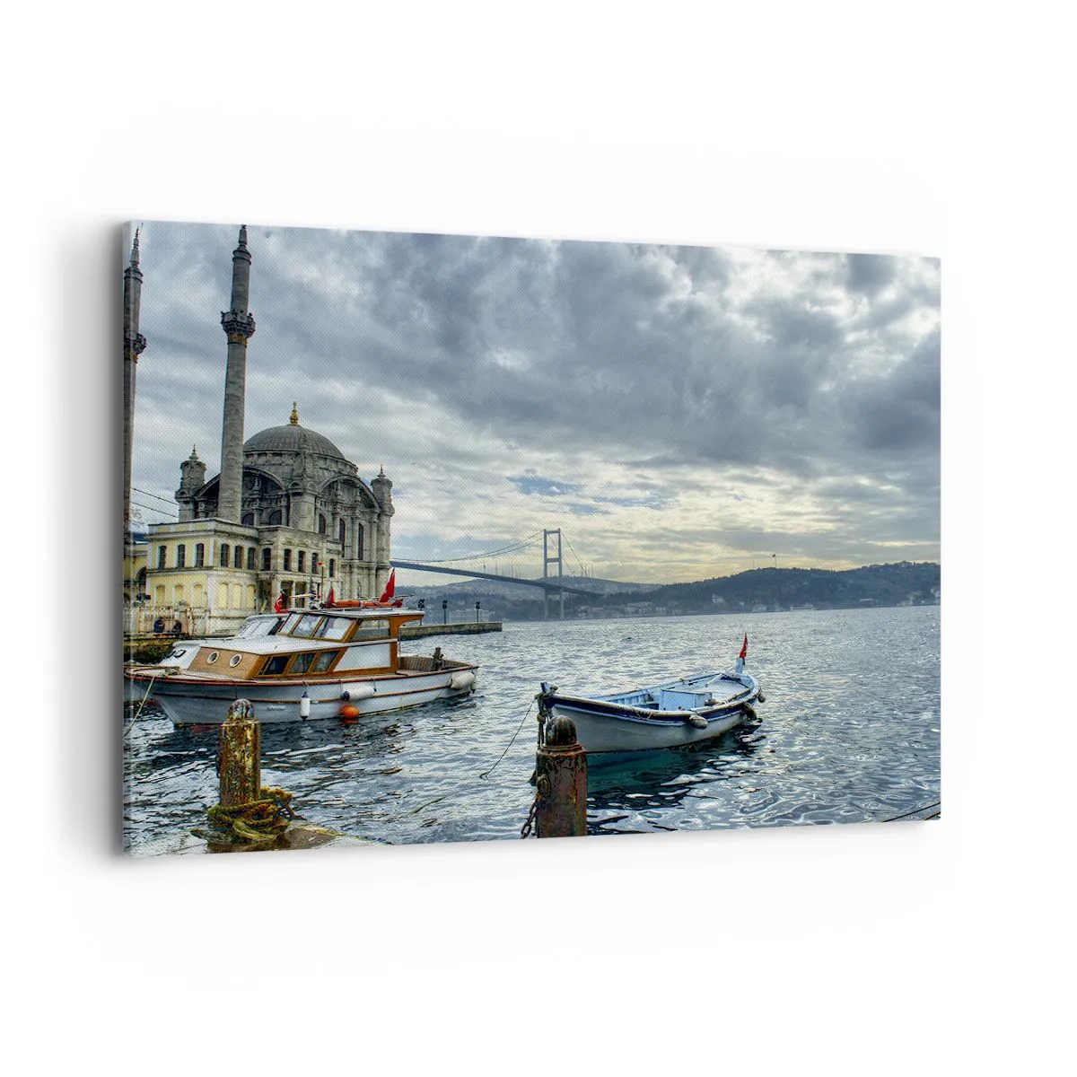 Obraz na płótnie - Historyczna budowla nad wodą z łodziami i mostem w tle - 100x70cm - Na granicy światów - Nowoczesna dekoracja ścienna do salonu, kuchni i sypialni ARTTOR