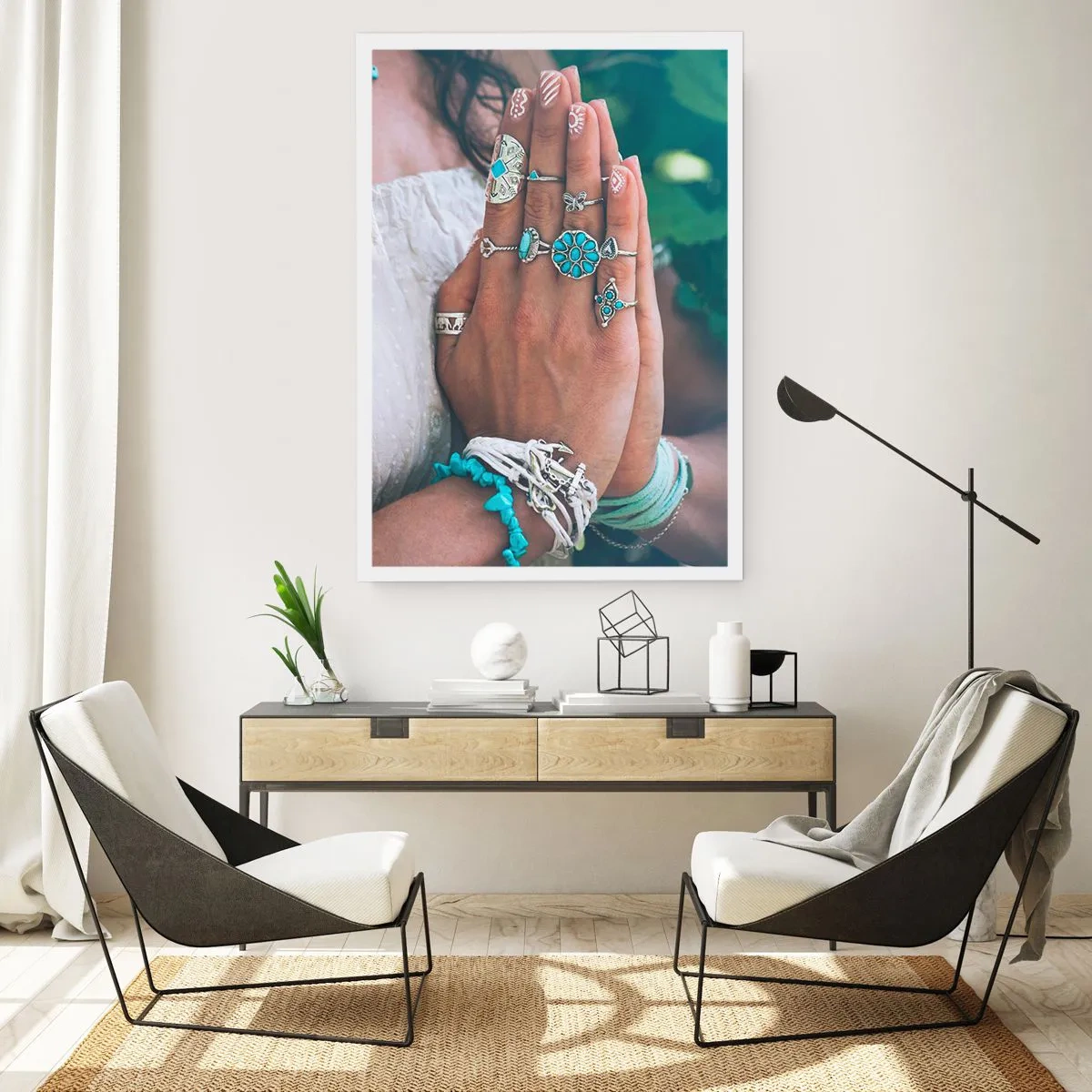 Plakat - Dłonie ozdobione biżuterią w stylu boho - 50x70cm - Witaj w centrum bytu - Nowoczesna dekoracja ścienna do salonu, kuchni i sypialni ARTTOR