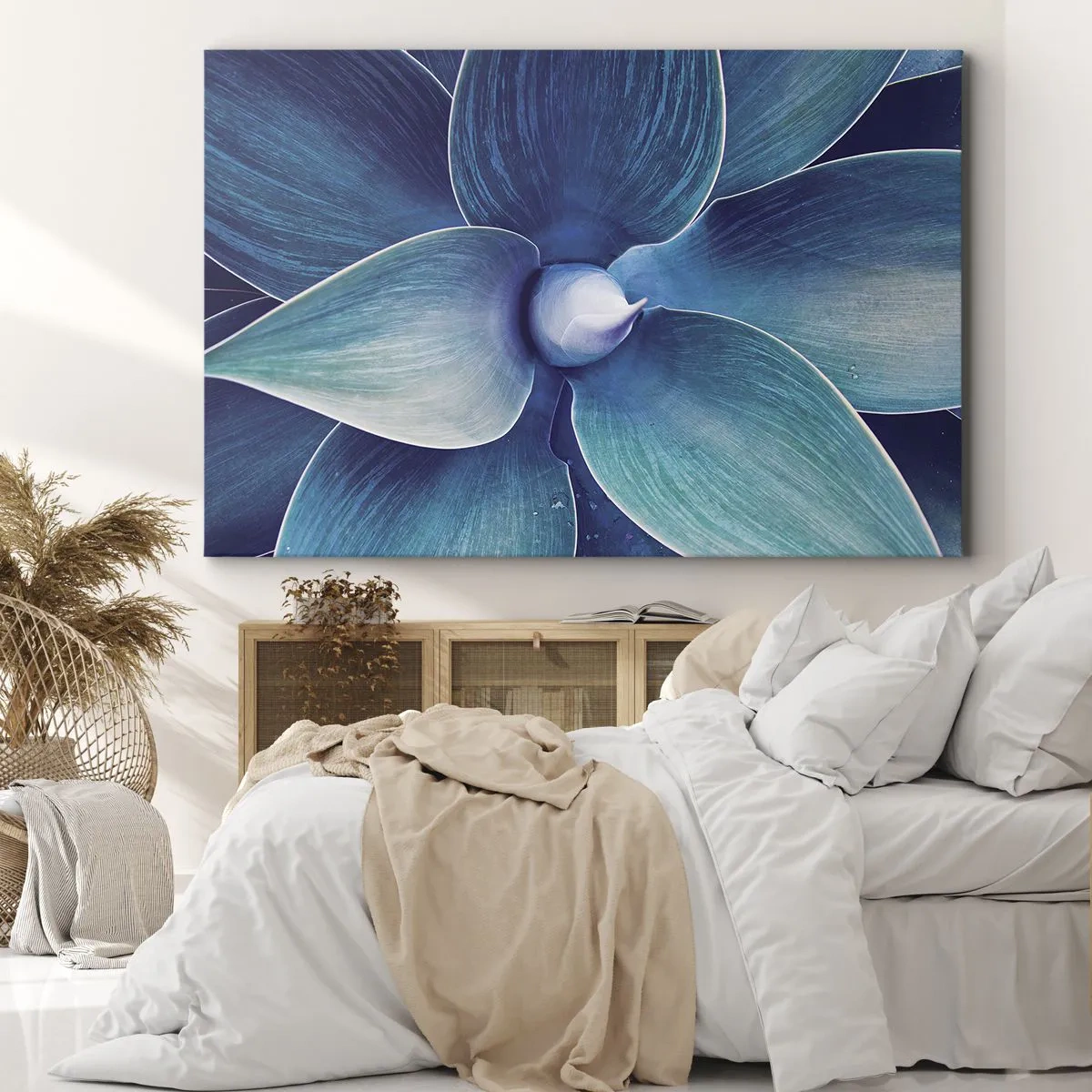 Obraz na płótnie - Zbliżenie na abstrakcyjny kwiat w odcieniach błękitu - 70x50cm - Zbłękitniały od nieba - Nowoczesna dekoracja ścienna do salonu i sypialni ARTTOR