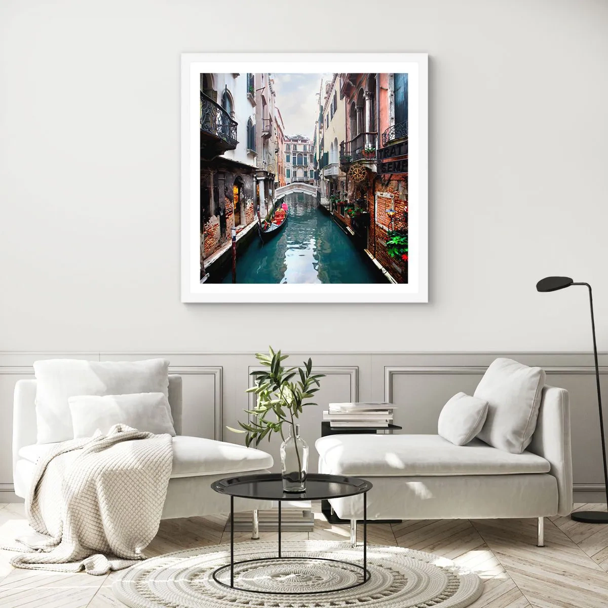 Plakat w białej ramie - Pejzaż wenecki z gondolą i mostkiem - 40x40 cm