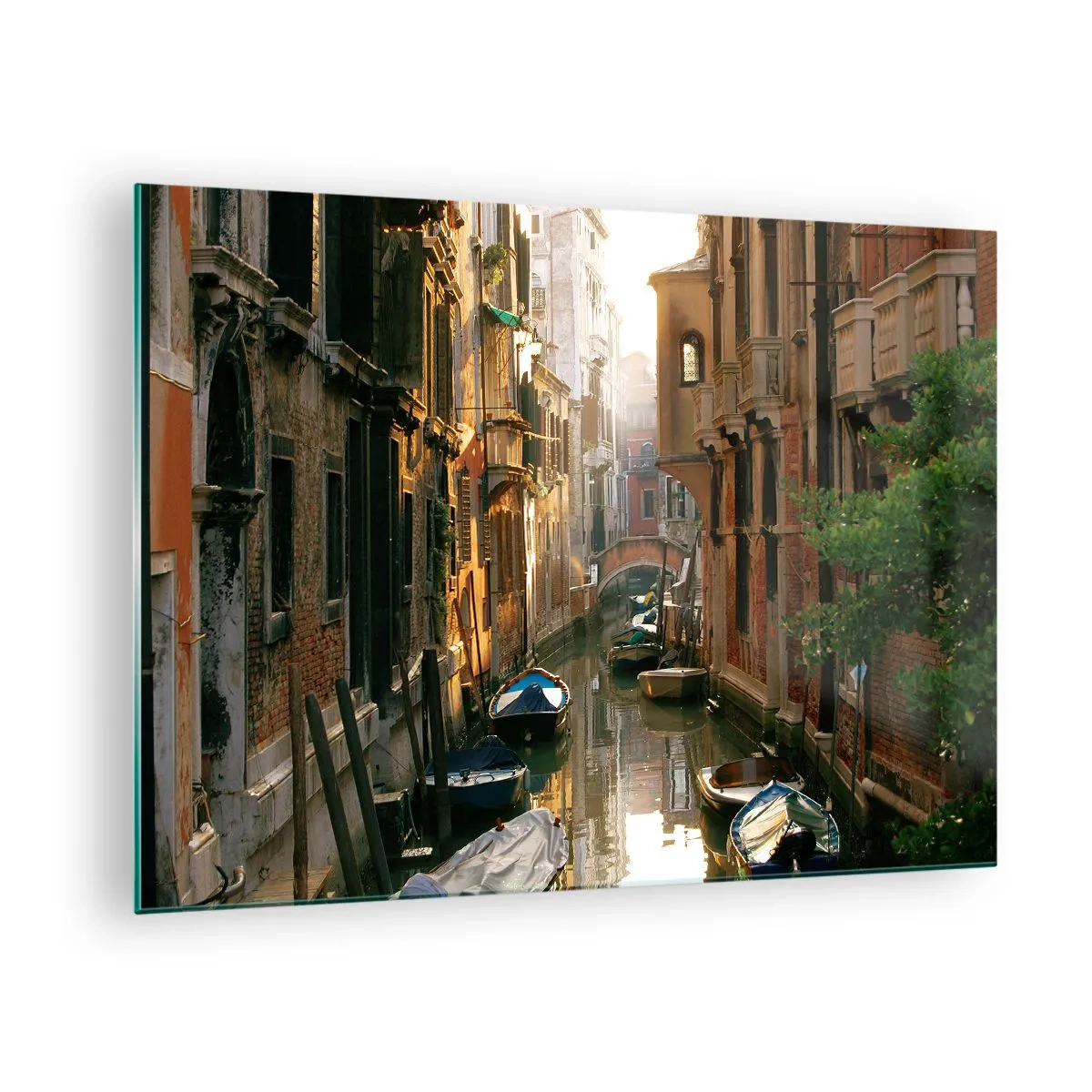 Obraz na szkle - Kanał wenecki z łodziami w otoczeniu zabytkowych kamienic - 70x50cm - W weneckim zaułku - Nowoczesna dekoracja ścienna do salonu i sypialni ARTTOR