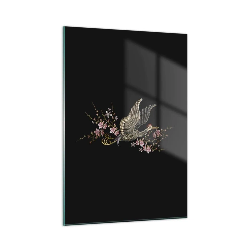 Obraz na szkle - Haftowany ptak w locie, z kwiatami w tle, na ciemnym tle - 50x70cm - Egzotyczny, haftowany ptak - Nowoczesna dekoracja ścienna do salonu, kuchni i sypialni ARTTOR