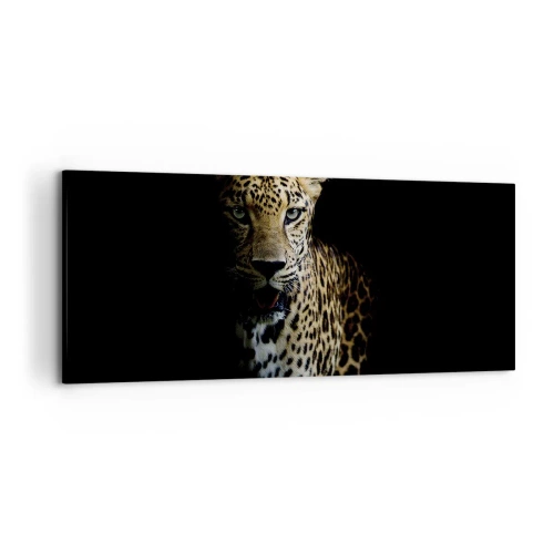 Obraz na płótnie - Leopard na ciemnym tle z intensywnym spojrzeniem - 120x50cm - Mroczne piękno - Nowoczesna dekoracja ścienna do salonu i sypialni ARTTOR