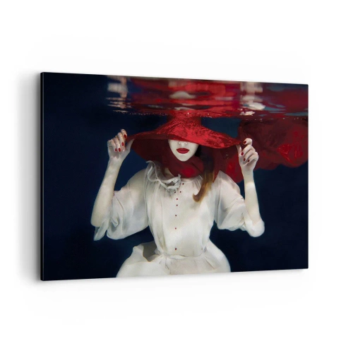 Obraz na płótnie - Kobieta w czerwonym kapeluszu zanurzona w wodzie - 120x80cm - Dziwożona - Nowoczesna dekoracja ścienna do salonu, kuchni i sypialni ARTTOR