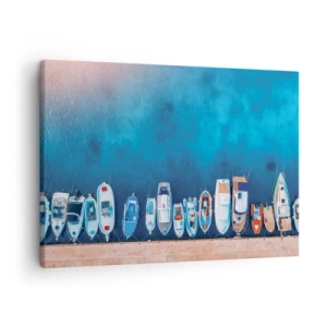 Obraz na płótnie - Łodzie zacumowane przy brzegu na tle błękitnej wody - 70x50cm - W jednym rzędzie - Nowoczesna dekoracja ścienna do salonu i sypialni ARTTOR
