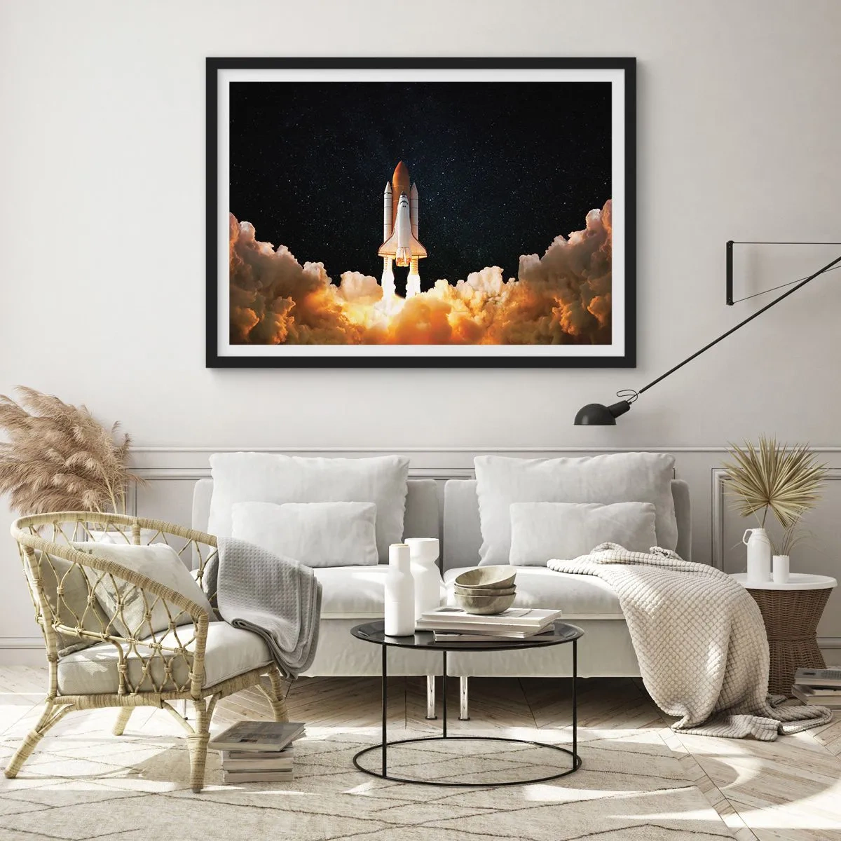 Plakat w czarnej ramie - Startująca rakieta kosmiczna na tle gwiaździstego nieba - 70x50cm - Ad astra! - Nowoczesna dekoracja ścienna do salonu i sypialni ARTTOR