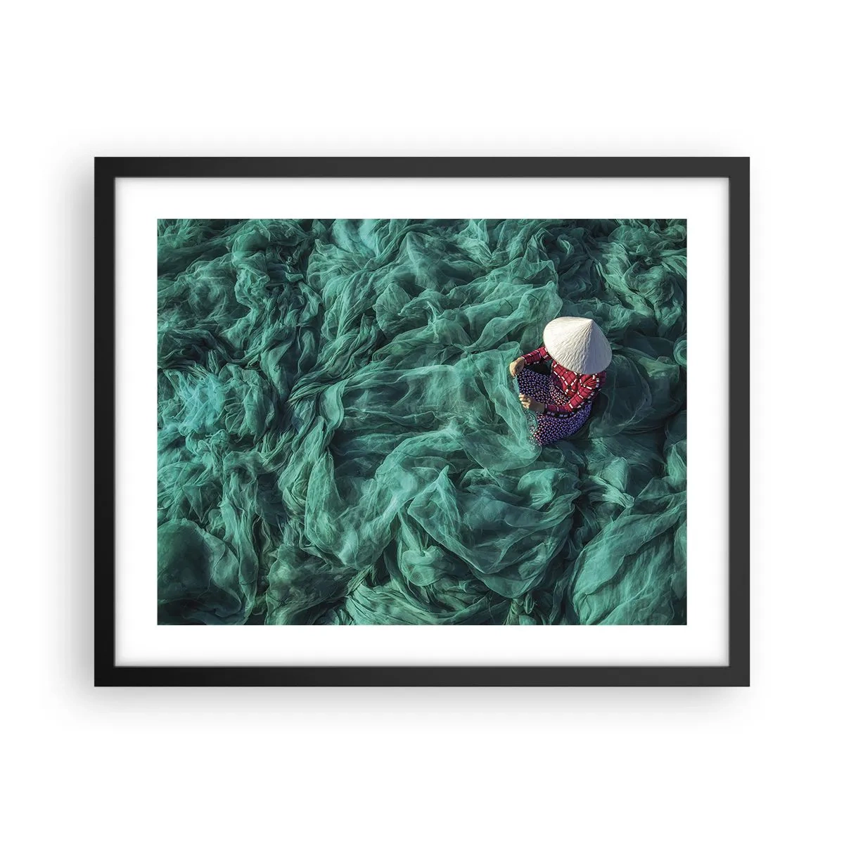 Plakat w czarnej ramie - W morzu sieci - 50x40 cm