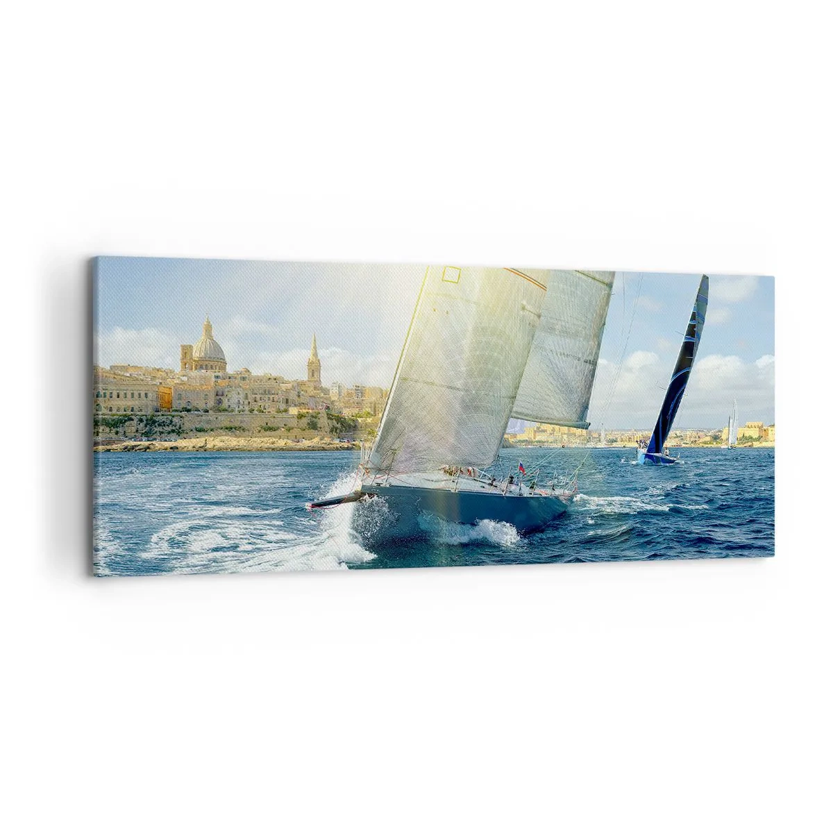 Obraz na płótnie - Wyścig jachtów na tle słonecznego wybrzeża - 120x50cm - Pora opuścić miasto - Nowoczesna dekoracja ścienna do salonu i sypialni ARTTOR