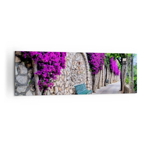Obraz na płótnie - Kamienna alejka z ławką i kwitnącymi fioletowymi kwiatami - 160x50cm - Spotkajmy się jak najprędzej - Nowoczesna dekoracja ścienna do salonu i sypialni ARTTOR