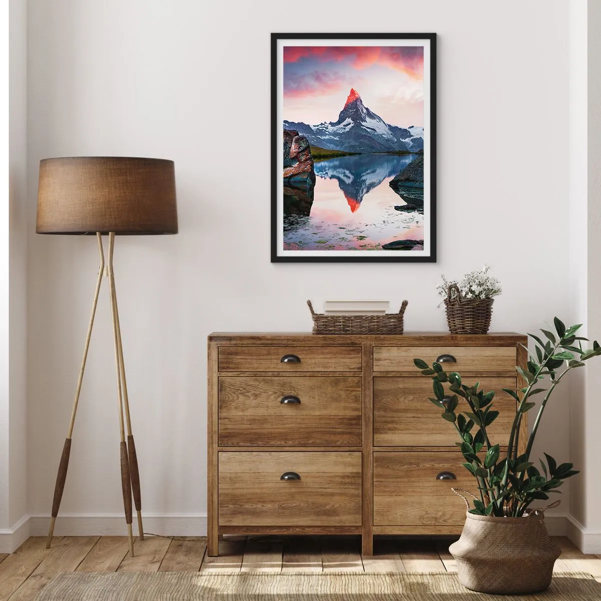 Plakat w czarnej ramie - Góra odbijająca się w jeziorze o zachodzie słońca - 50x70cm - Serce gór jest gorące - Nowoczesna dekoracja ścienna do salonu i sypialni ARTTOR