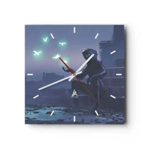 Zegar ścienny - Postać w kapturze z magicznymi ptakami na tle miasta - 30x30cm - Życie powróci - Nowoczesna dekoracja ścienna do salonu i sypialni ARTTOR