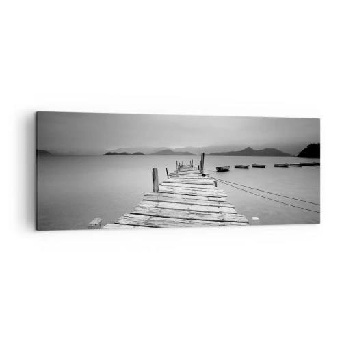 Obraz na płótnie - Czarno-biały widok na drewniany pomost i spokojne jezioro - 140x50cm - Za górami, za morzami - Nowoczesna dekoracja ścienna do salonu i sypialni ARTTOR