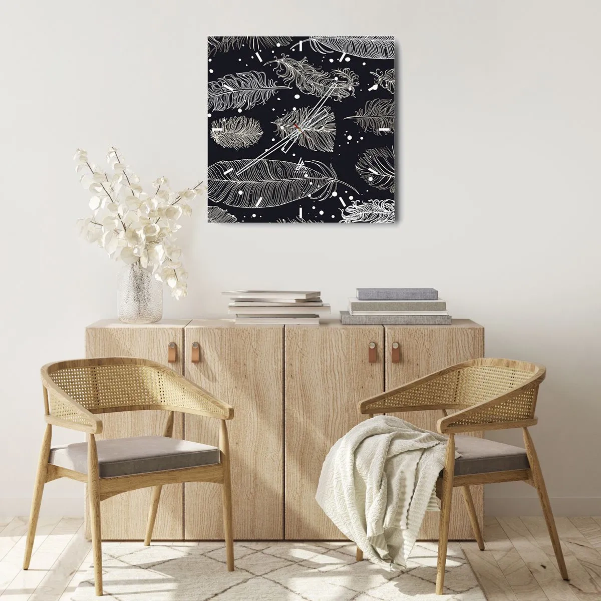 Zegar ścienny - Delikatne białe pióra na granatowym tle - 30x30cm - Pierzasta koronka - Nowoczesna dekoracja ścienna do salonu i sypialni ARTTOR