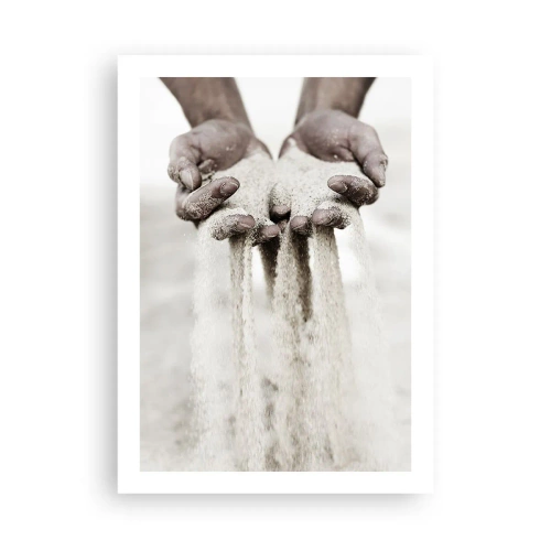 Plakat - Ręce trzymające piasek, symbolizujące ulotność i delikatność chwili - 50x70cm - Tymi rękoma… - Nowoczesna dekoracja ścienna do salonu, kuchni i sypialni ARTTOR