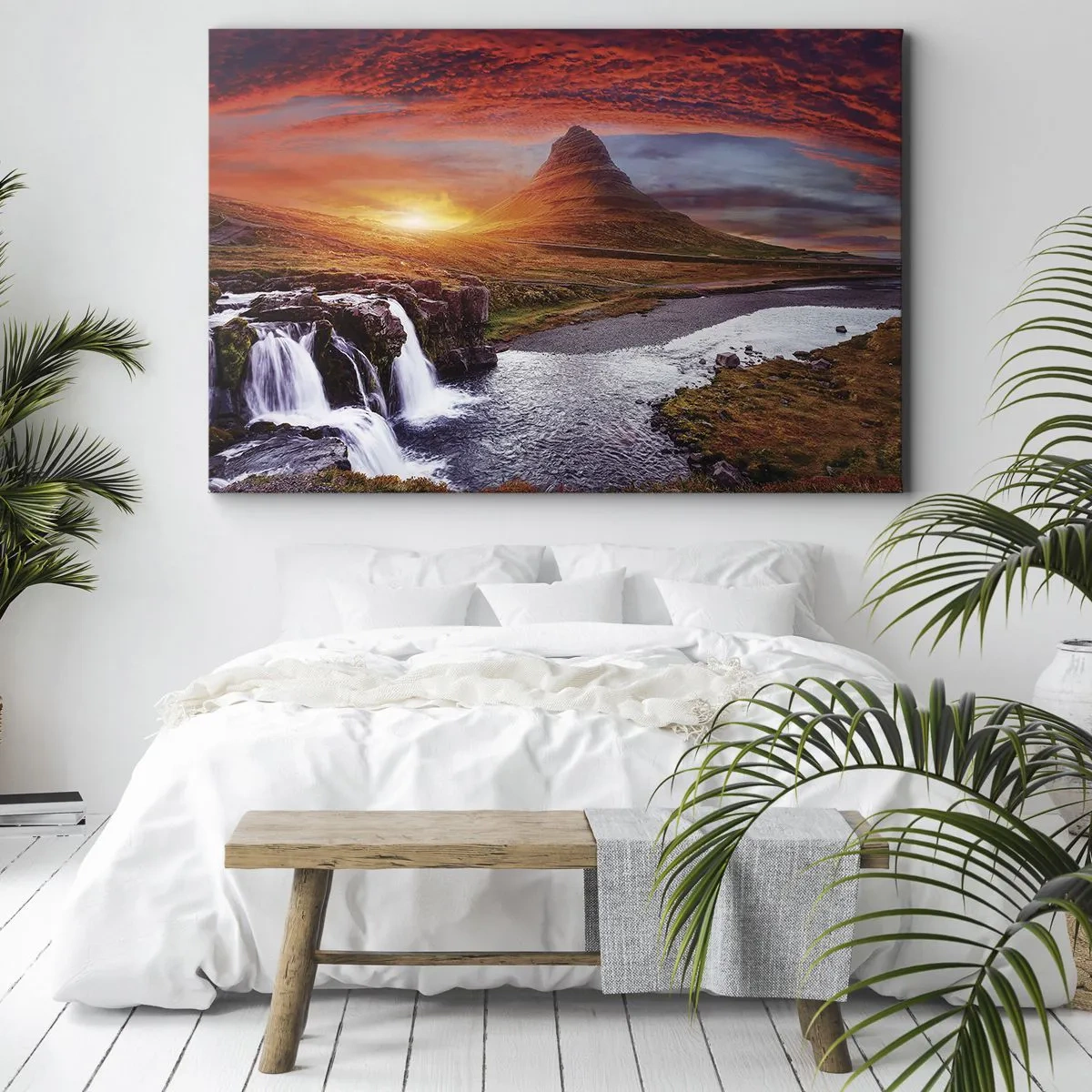 Obraz na płótnie - Górska sceneria z wodospadem o zachodzie słońca - 70x50cm - Widok Śródziemia - Nowoczesna dekoracja ścienna do salonu i sypialni ARTTOR