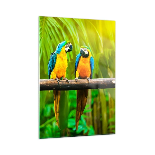 Obraz na szkle - Trzy papugi ara na gałęzi w tropikalnym lesie - 50x70cm - A słyszałaś, że ona…? - Nowoczesna dekoracja ścienna do salonu, kuchni i sypialni ARTTOR