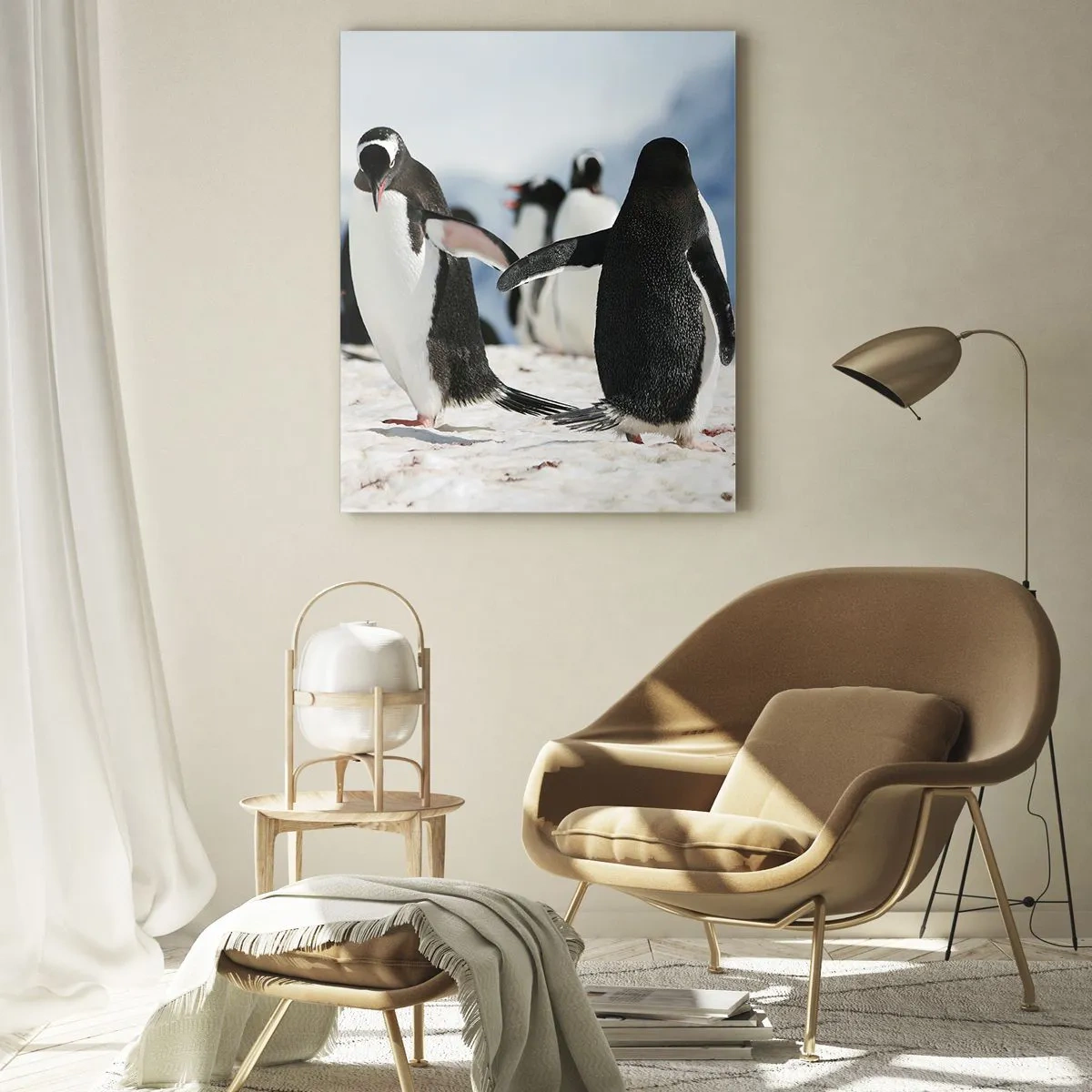 Obraz na szkle - Grupa pingwinów na śniegu w antarktycznym krajobrazie - 80x120cm - Taniec na śniegu - Nowoczesna dekoracja ścienna do salonu i sypialni ARTTOR