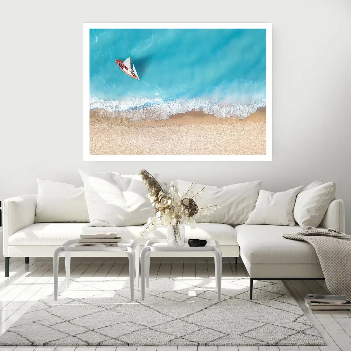 Plakat - Łódka przy plaży w widoku z lotu ptaka - 100x70cm - Na granicy błękitu i złota - Nowoczesna dekoracja ścienna do salonu i sypialni ARTTOR