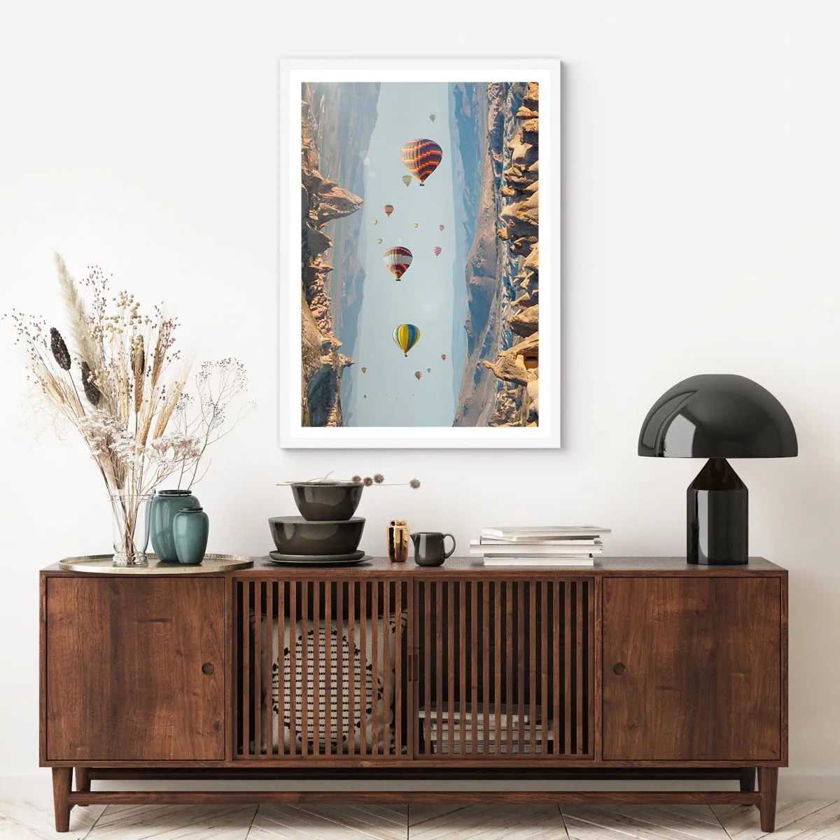 Plakat w białej ramie - Tu wszystko jest możliwe - 30x40 cm