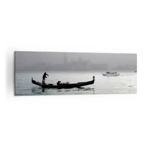 Obraz na płótnie - Gondola płynąca po wodach Wenecji w mglisty poranek z widokiem na miasto - 160x50cm - Bajeczne miasto z wody i mgły - Nowoczesna dekoracja ścienna do salonu i sypialni ARTTOR