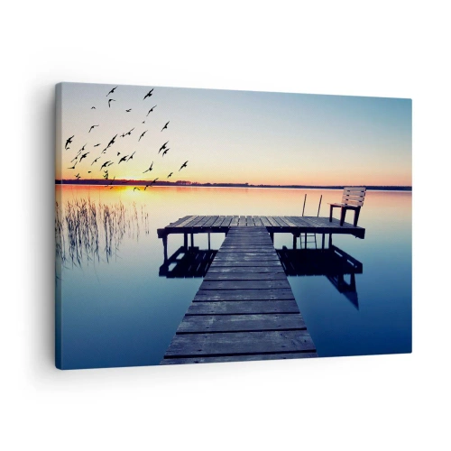 Obraz na płótnie - Drewniane molo nad jeziorem o wschodzie słońca z ptakami - 70x50cm - To był dobry dzień - Nowoczesna dekoracja ścienna do salonu i sypialni ARTTOR