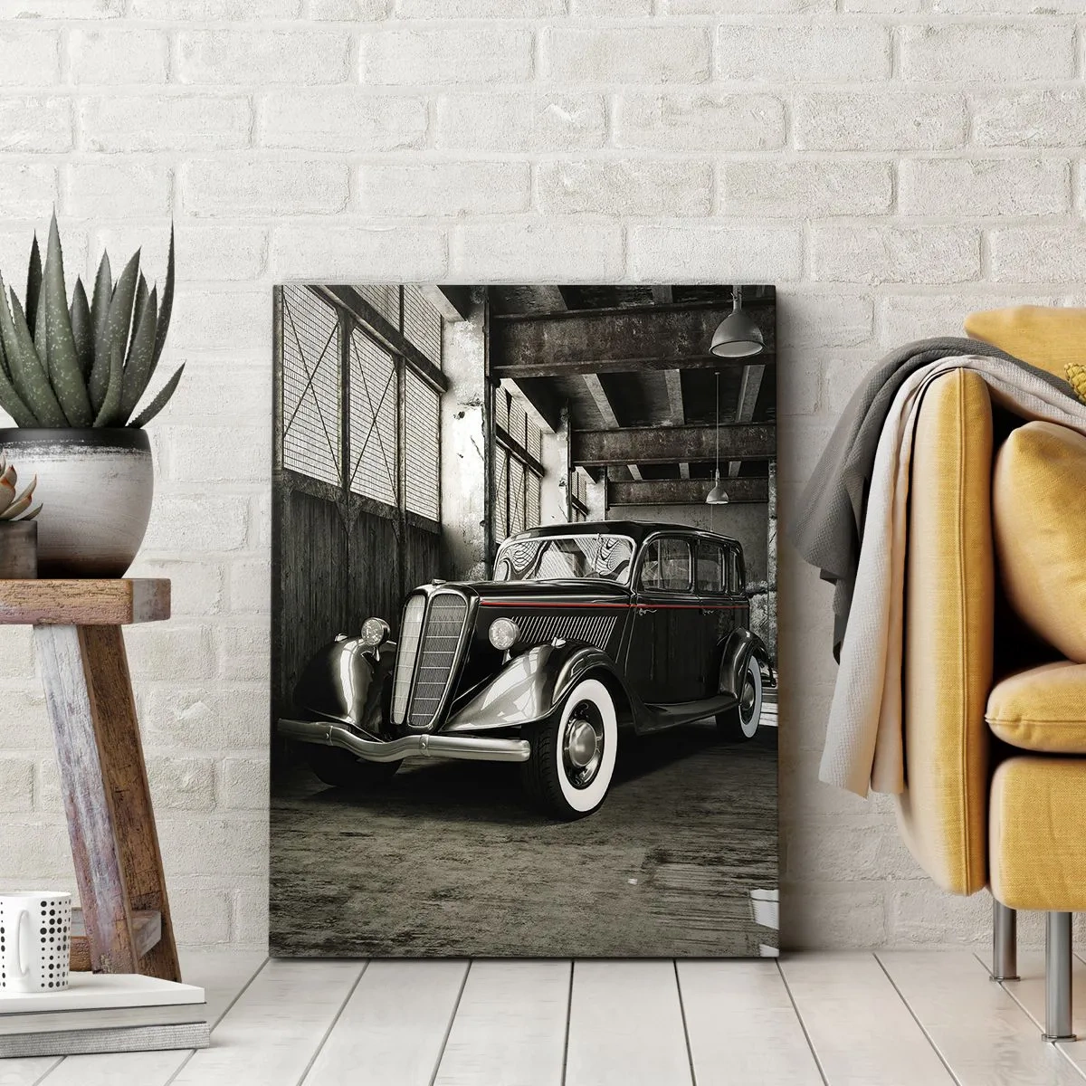 Obraz na płótnie - Klasyczny samochód retro w industrialnym wnętrzu - 50x70cm - Nieprzemijająca elegancja lat 30. - Nowoczesna dekoracja ścienna do salonu, kuchni i sypialni ARTTOR