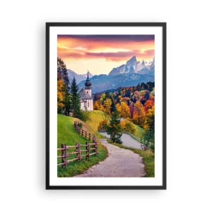 Plakat w czarnej ramie - Górska kaplica wśród jesiennych drzew o zachodzie słońca - 50x70cm - Pejzaż jak malowanie - Nowoczesna dekoracja ścienna do salonu i sypialni ARTTOR