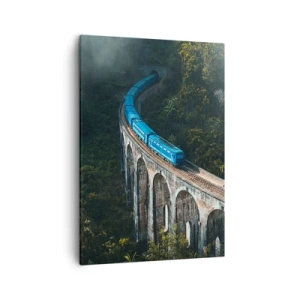 Obraz na płótnie - Niebieski pociąg przejeżdżający po łukowym moście w tropikalnym krajobrazie - 50x70cm - Pociąg do natury - Nowoczesna dekoracja ścienna do salonu, kuchni i sypialni ARTTOR